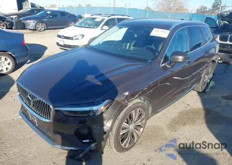 2022 Volvo Xc60 Recharge Plug-In Hybrid T8 Inscription Extended Range z USA, uszkodzony, nr VIN YV4H60DL6N1077203